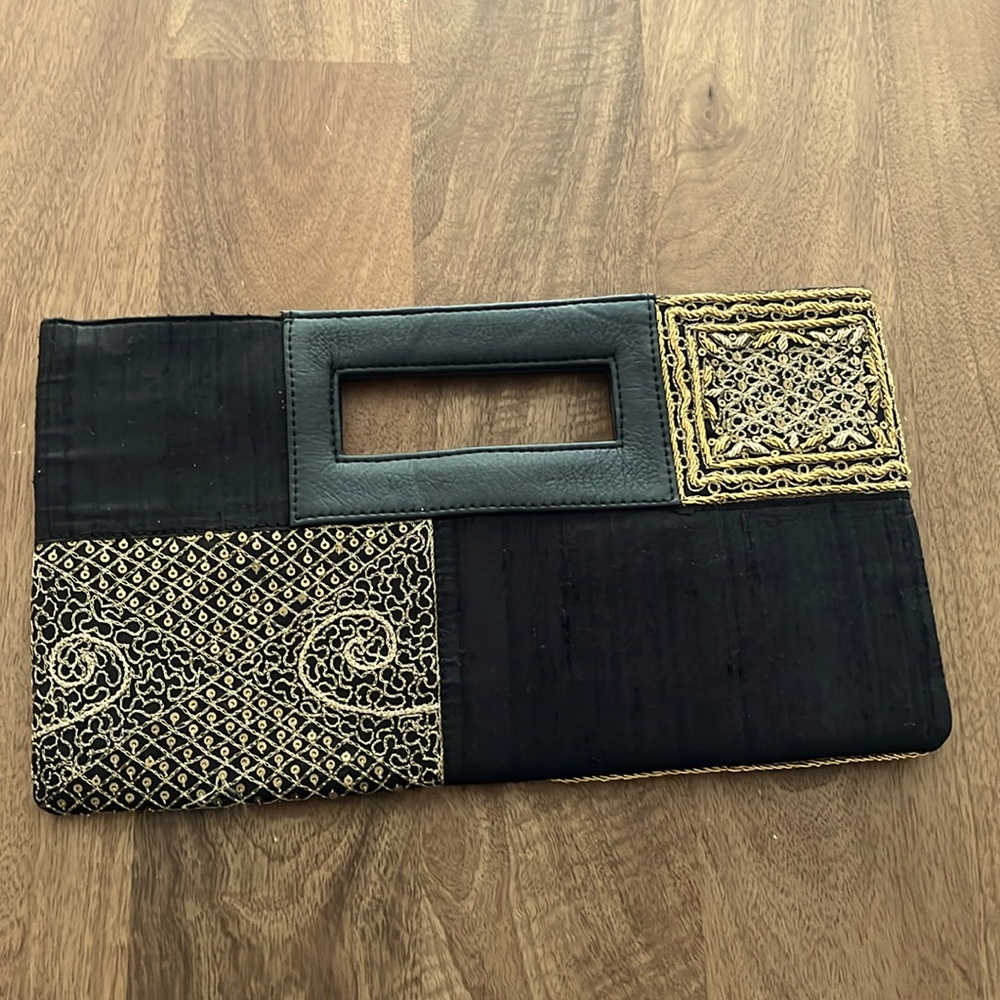 Raw Silk & gold  Zardozi Clutch, NWOT. Dust bag offered with it.